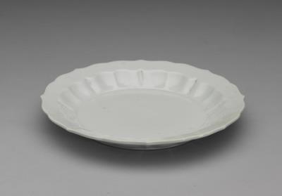 图片[2]-Hibiscus-shaped dish with flowers decoration in sweet-white glaze, Ming dynasty, Yongle reign (1403-1424)-China Archive